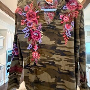 Johnny Was Camo Embroidered Tunic Top 🌸